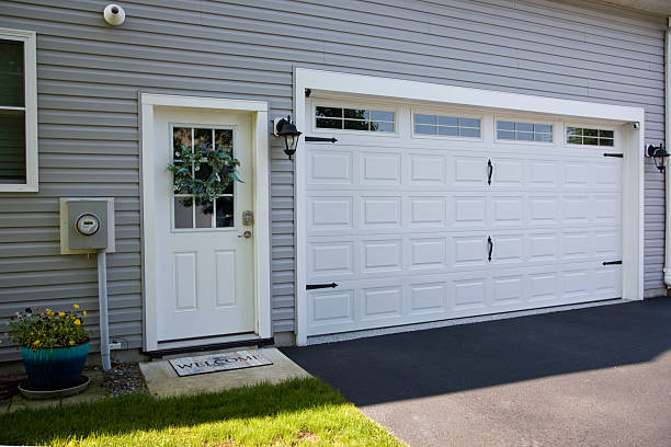 24/7 Emergency Garage Door Panel Replacement experts in Schoolcraft County County, MI